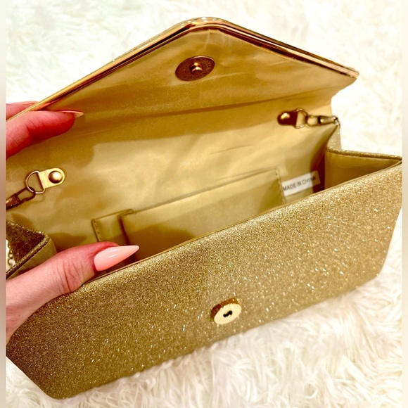 Small Gold Clutch With Gold Chain - Picture 3 of 6